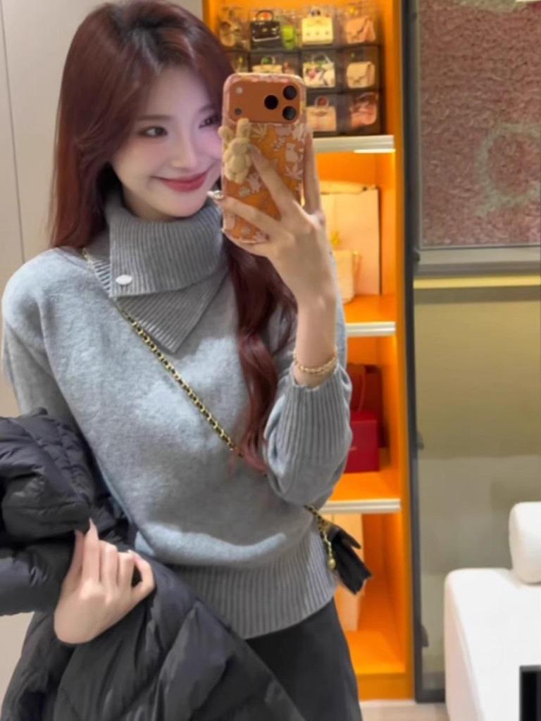 New Autumn/Winter Gray High-Neck Sweater for Women: Thick, Wearable Knit Pullover with Luxurious Feel