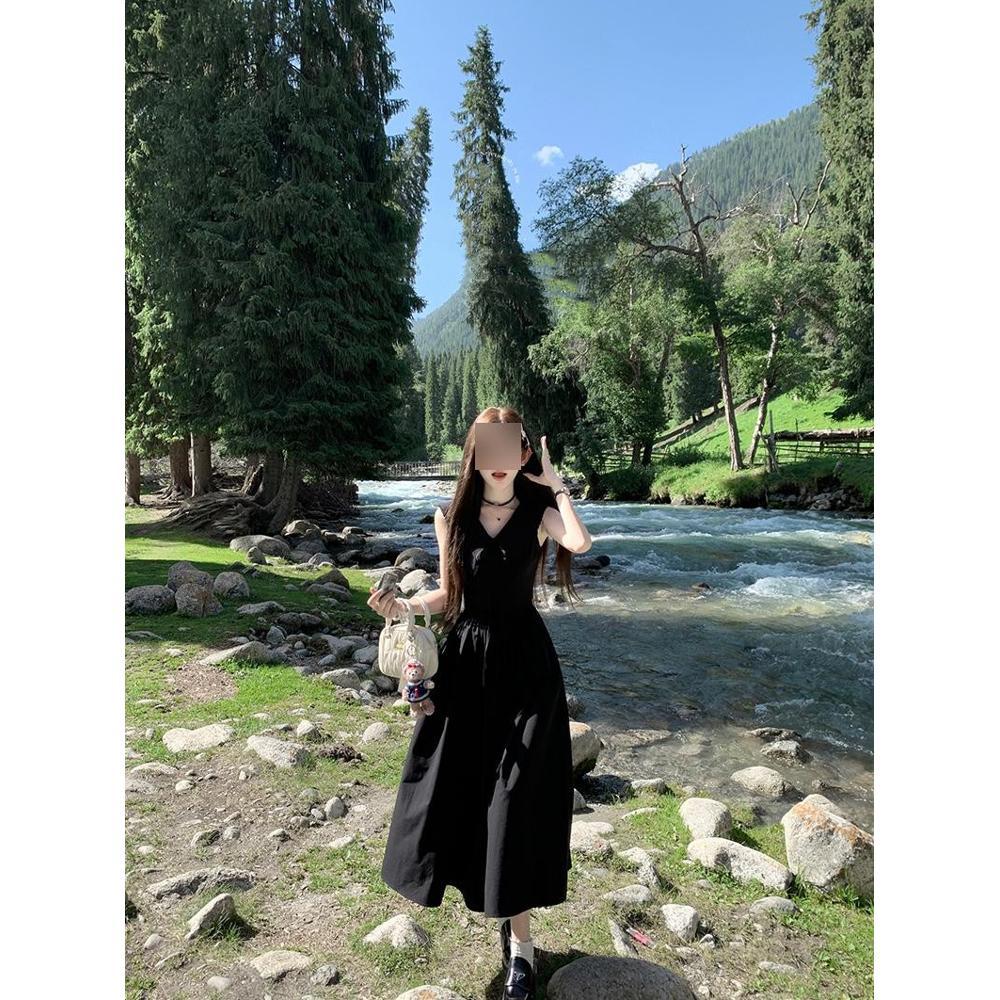 

Hepburn style v-neck black dress children s summer 2025 new French sleeveless long dress temperament is beautiful XL- (Recommended 110-60kg)