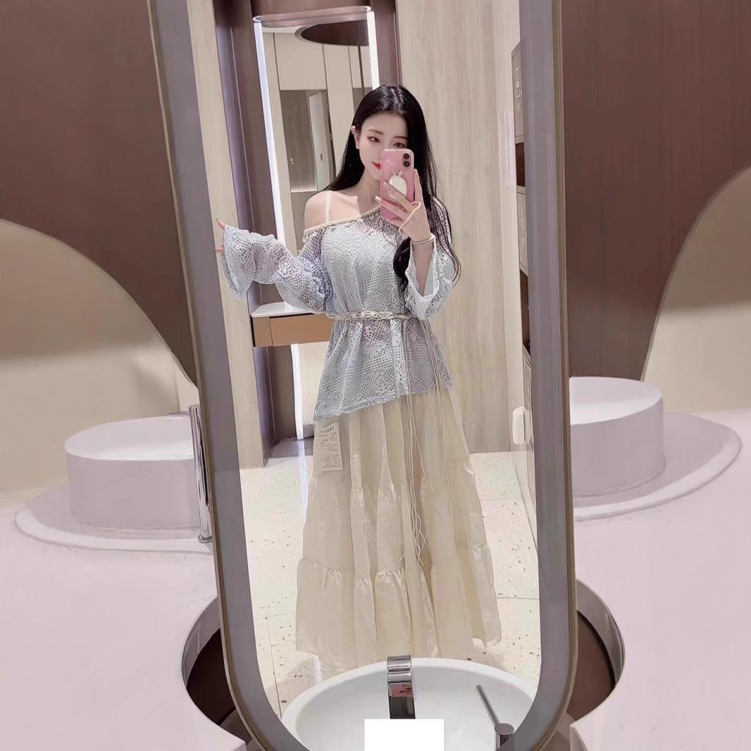 

2025 Spring Salt Style Two-Piece: Waist-Slimming Hollow-Out Cardigan and Loose Pants Large бежевий/білий