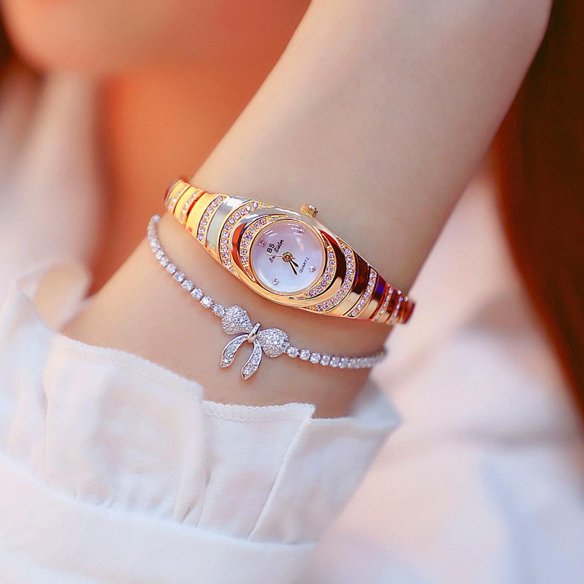 

2pcs new women s watch simple rhinestone round dial alloy quartz watch set
