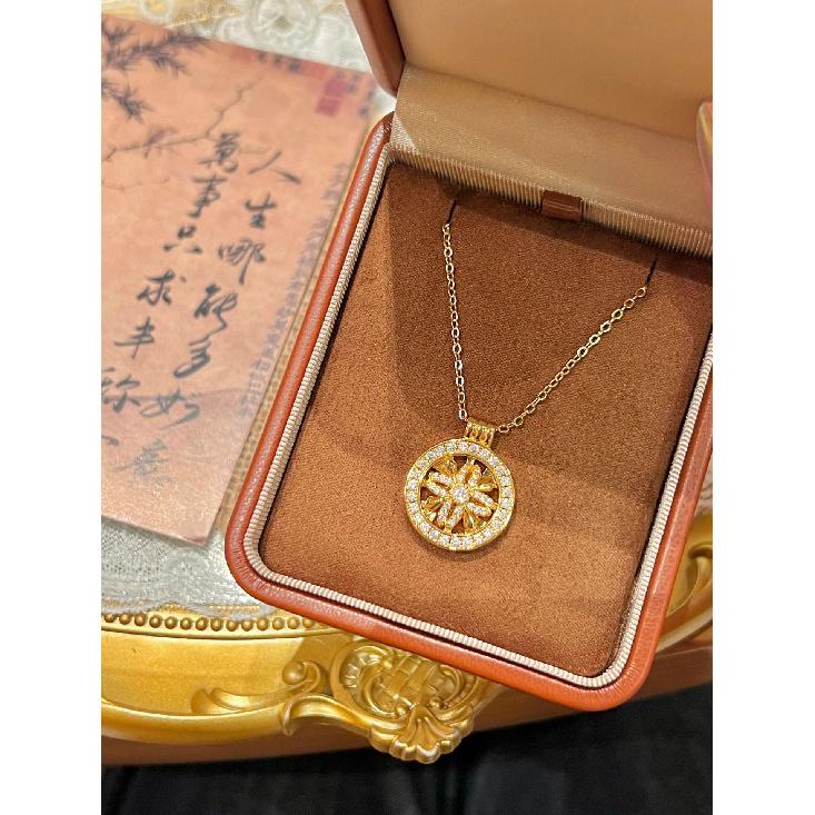 Rotatable Compass Necklace for Women, Light Luxury Niche High-End Design Pendant Accessory, Clavicle Chain Women's Jewelry with Rotating Feature