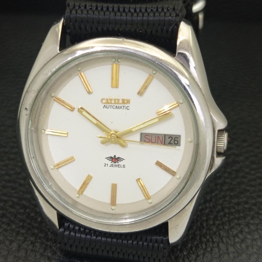 CITIZEN AUTOMATIC 8200 VINTAGE JAPAN MENS WHITE COLOR DIAL WATCH a702744-1 R210-a702744