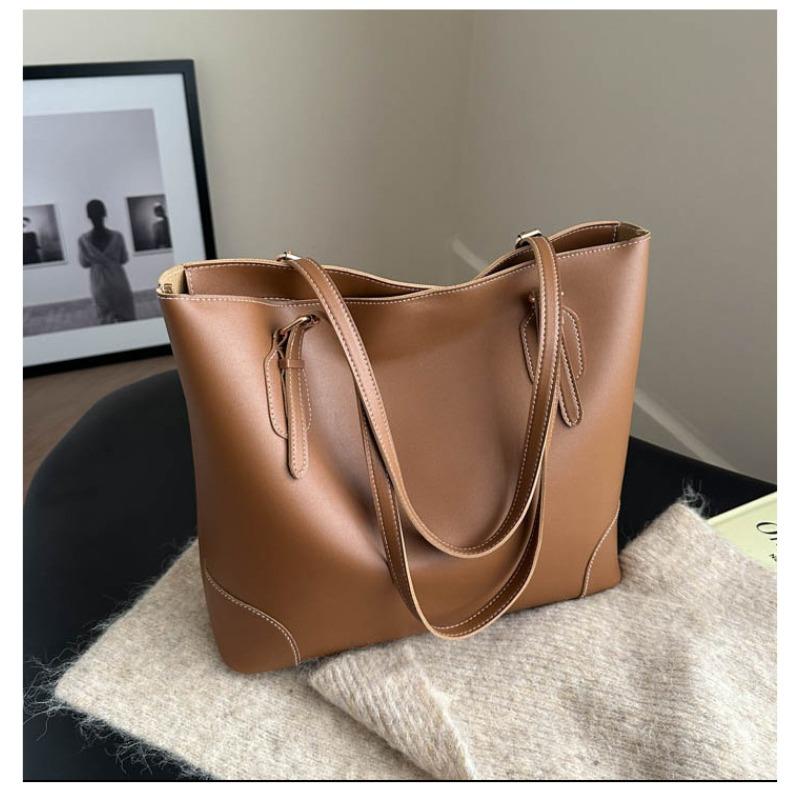 

Сумка для поездок большой вместимости Новая женская сумка Премиальная универсальная сумка через плечо Легкая большая сумка Сумка-тоут светло-коричневого