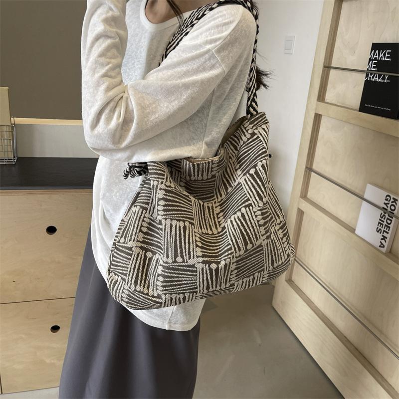 Women's Cloth Bag with Large Capacity, New Style In 2024 for Autumn and Winter, Versatile Canvas Bag, Messenger Bag, Casual Style, Commuting Tote Bag