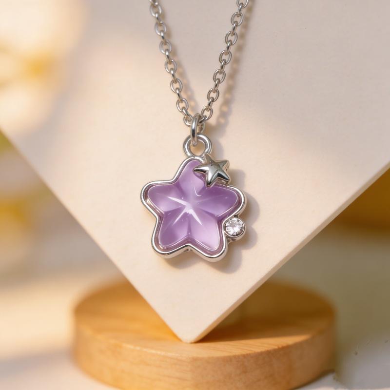 Trendy Sweetheart Enamel Flower Necklace: Chic and Cool Design for Women