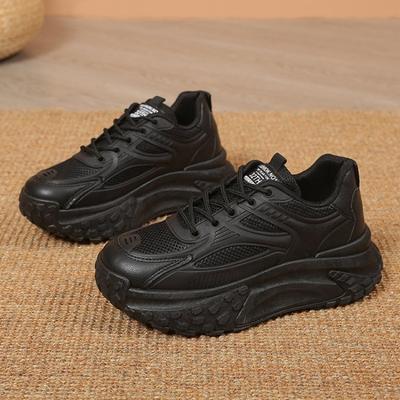 Nuove sneakers con plateau traspiranti per la primavera, tendenza da donna, facili da abbinare, scarpe casual alla moda da papà