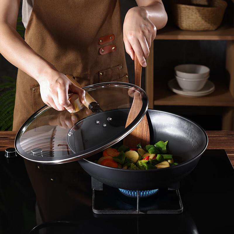 World Kitchen Fine Iron Dragon Scale Wok