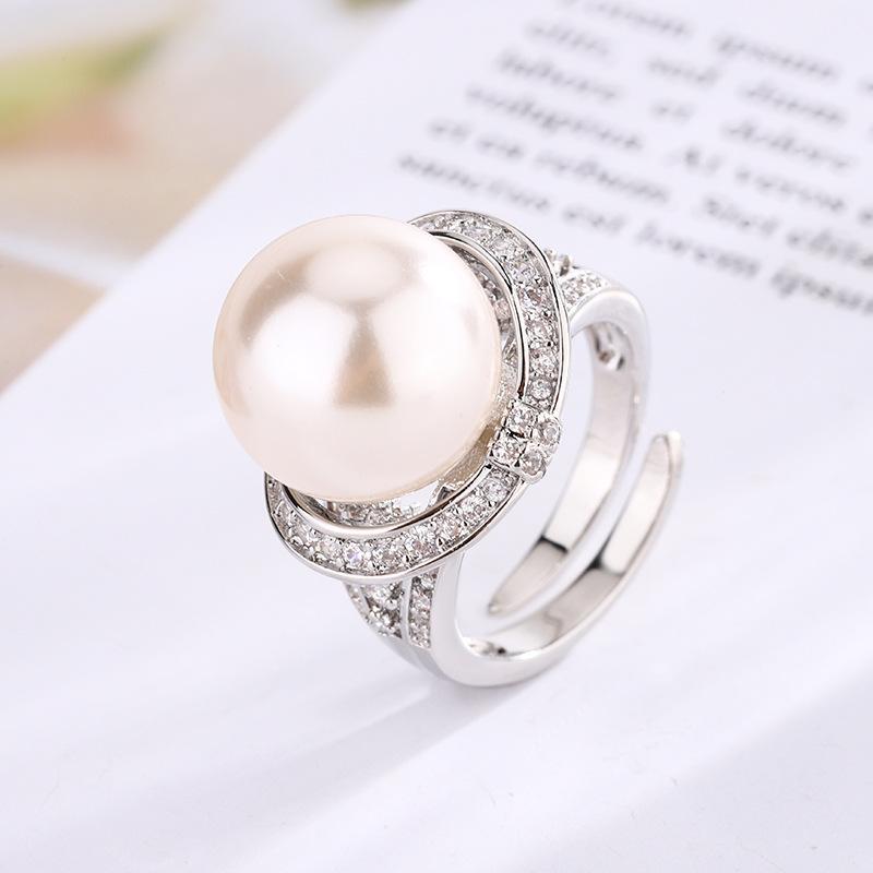 4 Ювелирные изделия Медь Платиновое покрытие Жемчуг Темперамент Простое женское кольцо 14 мм