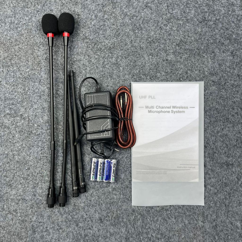 True Diversity Dual Wireless Conference Microphone
