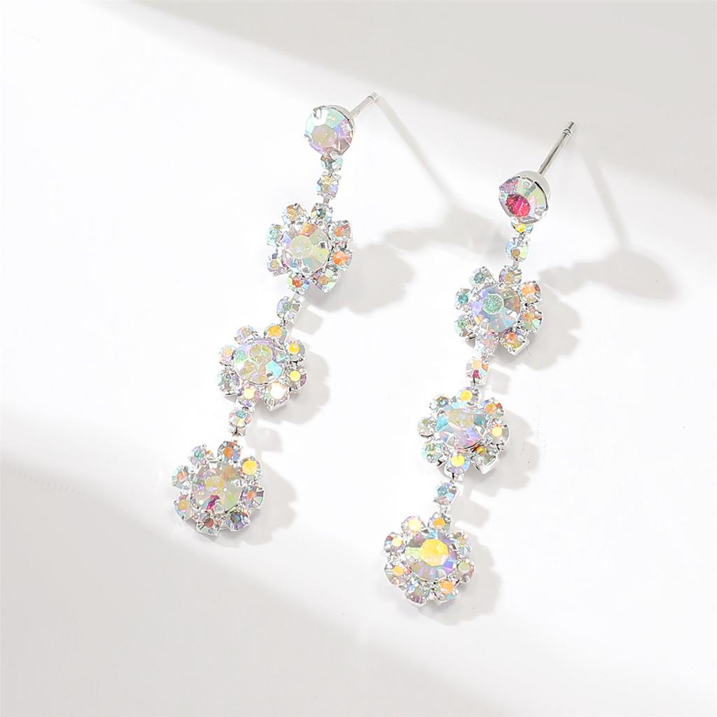 Enkle og allsidige geometriske AB rhinestone øredobber nisjedesign snøfnuggformede øredobber dameøredobber 1 par