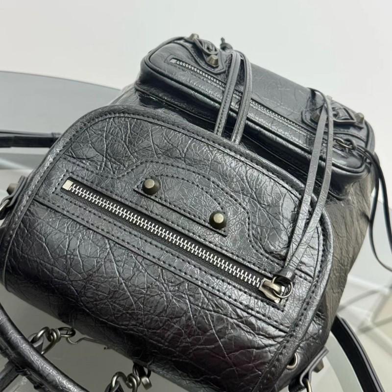 Parisian Trend Backpack Genuine Leather Rivet Motorcycle Bag Unisex Large Capacity Commuter