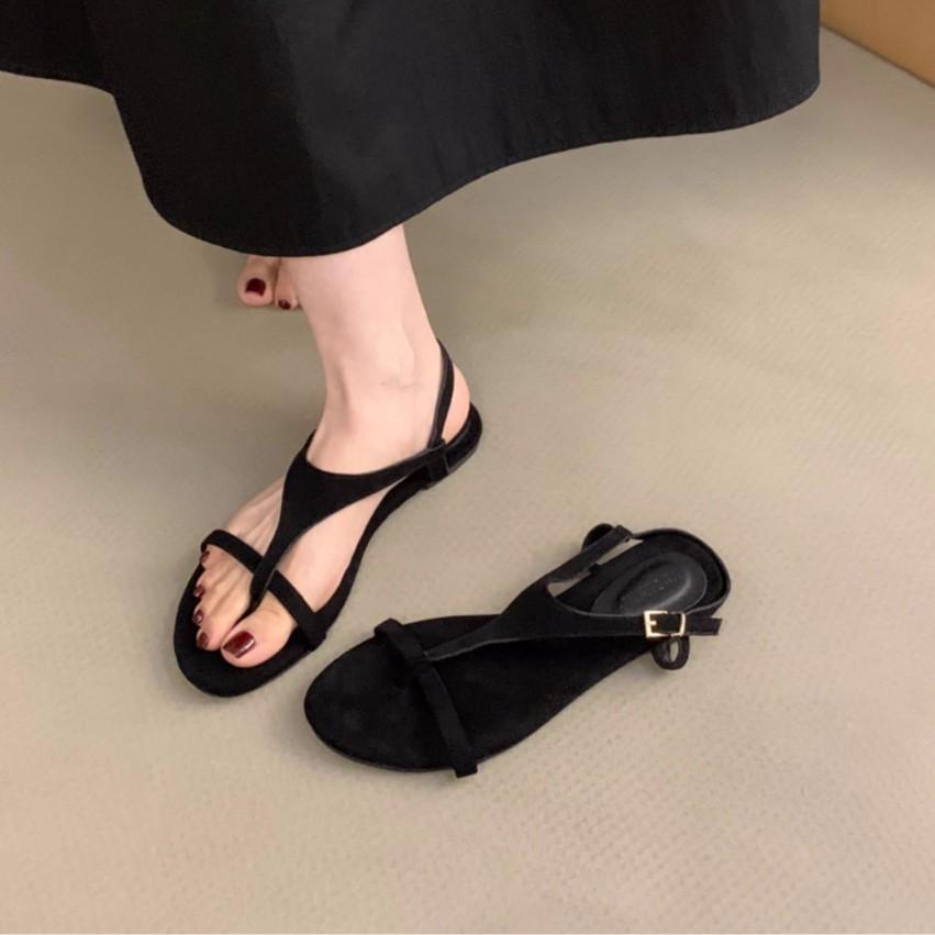 2025 Korean version of summer new fashion versatile toe niche flat sandals women wear beach retro Roman shoes