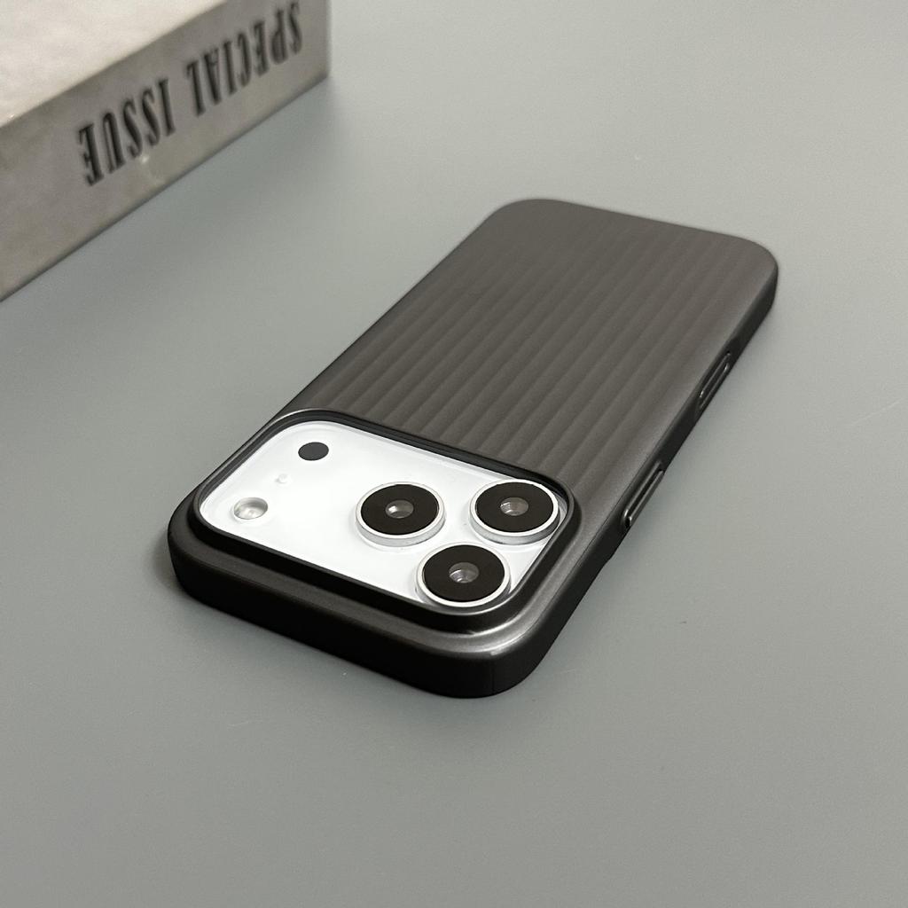 iPhone 17 Pro Max Magnetic Case: Corrugated Light Ridge, Matte Skin-Feel, Stylish Design