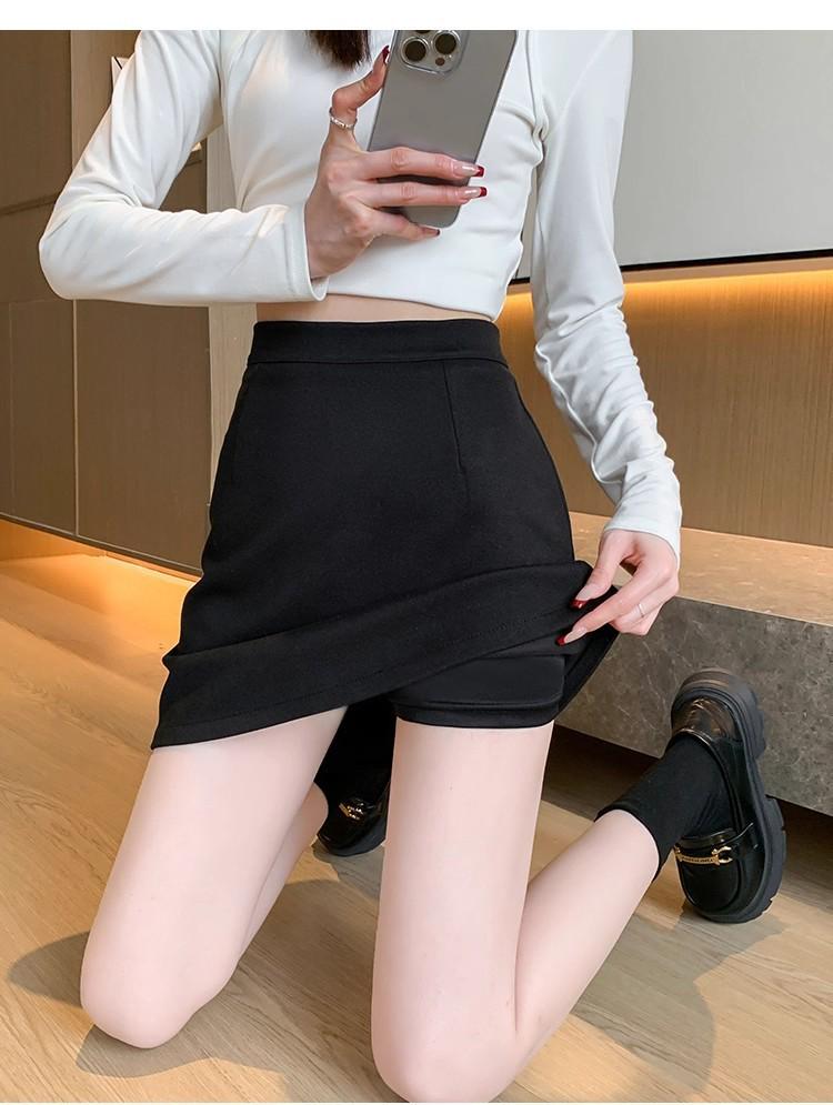 Gray A-line Pleated Skirt: Wool Blend with Safety Pants & Zipper, Hip-Hugging Design for Autumn/Winter.