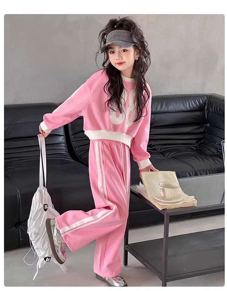 2024 Spring Fashion Girls' Loose Two-Piece Sportswear Set for Medium and Large Children.