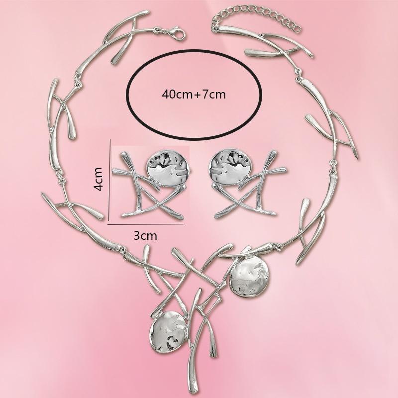 3-Piece Set of Gold Silver Color Geometric Exaggerated Style Jewelry for Women Retro Niche Design Necklace Earrings Set Jewelry