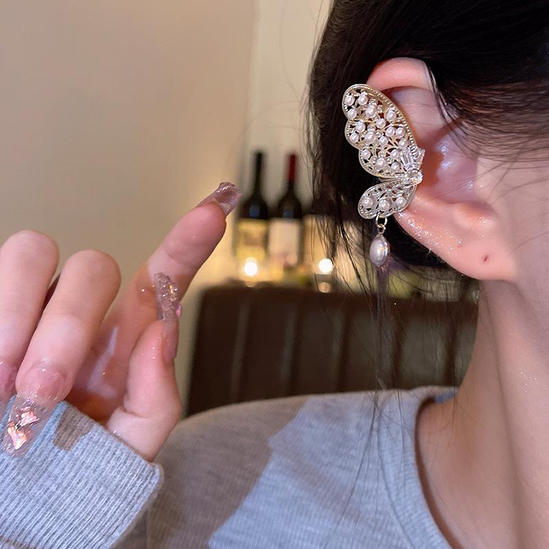 Miniature zircon pearl butterfly earrings, femininity, pierced earbone clip earrings.