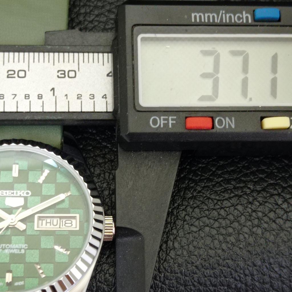 JAPAN VINTAGE SEIKO 5 AUTOMATIC REFURBISHED MENS GREEN DIAL WATCH a440384-4 Sk-a440384