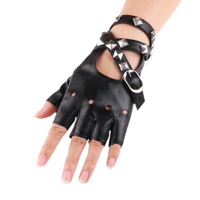 Gants de danse demi-doigts en cuir pour femme avec rivets et chaînes pour pole dance, street et performance