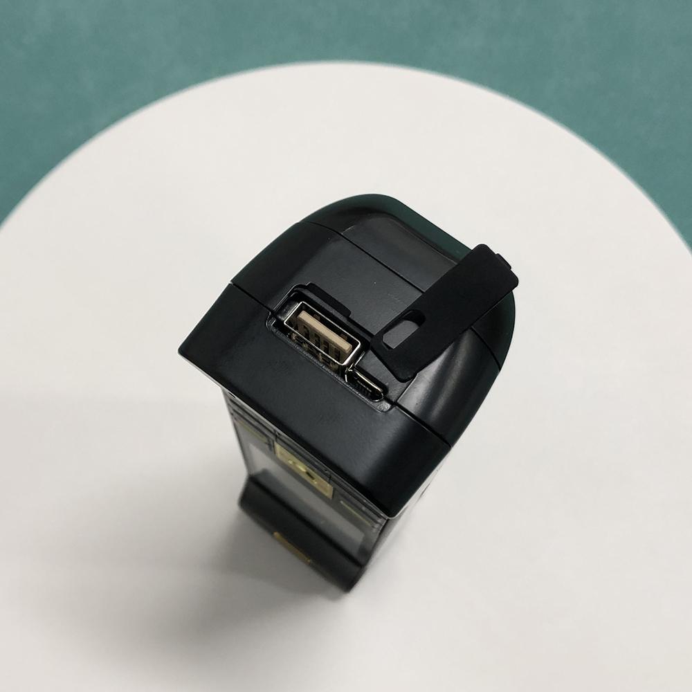 C10 4G-knapp mobiltelefon 2,6 tommers berøringsskjerm Dual SIM stor høyttaler 6800mAh super lang standby lommelykt retro klassisk mobiltelefon