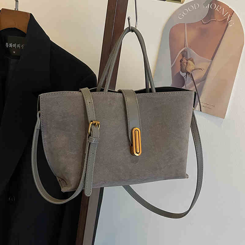 

Матовая ретро-сумка большой емкости через плечо для женщин, новая осенне-зимняя повседневная сумка через плечо, ручная сумка для поездок на работу (20cm<Max Length<30cm)