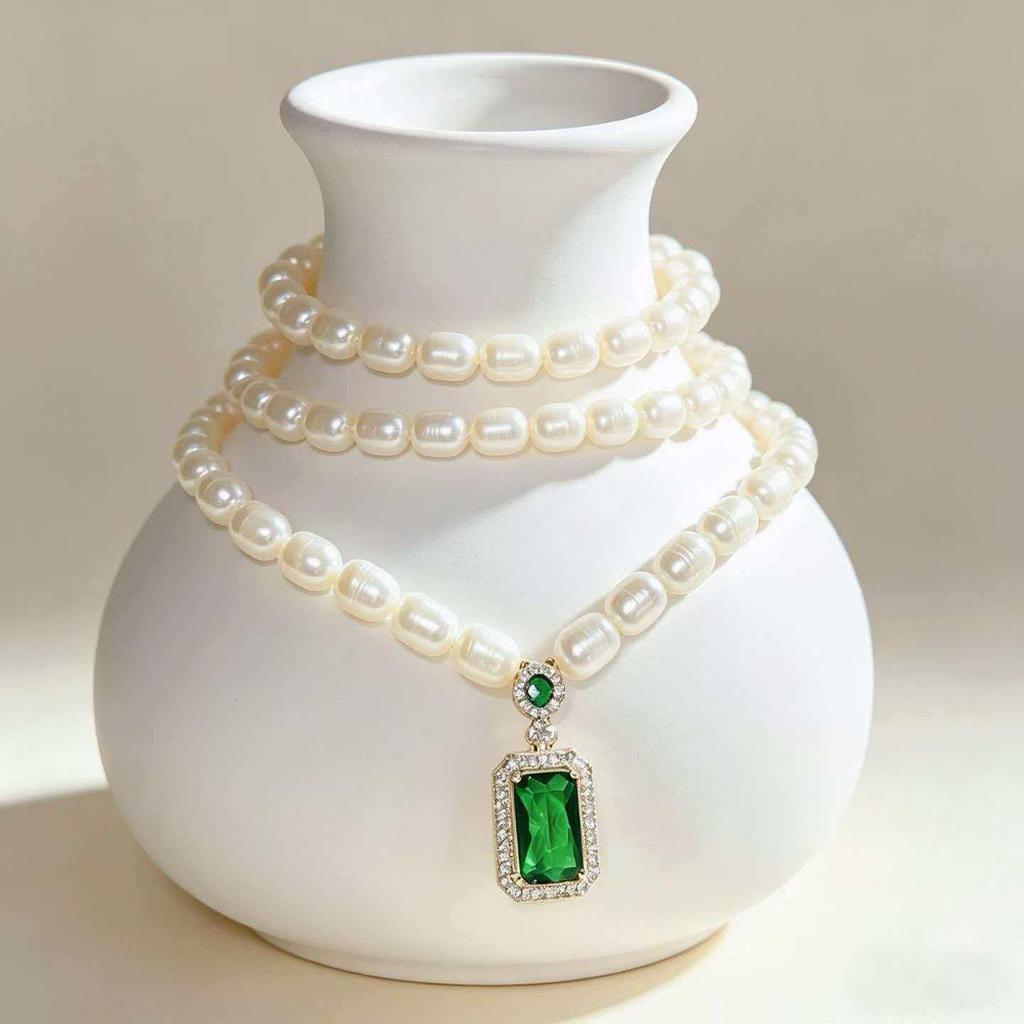 Women's Freshwater Pearl Necklace with Emerald Pendant - Elegant Clavicle Chain Gift for Girlfriend or Mother