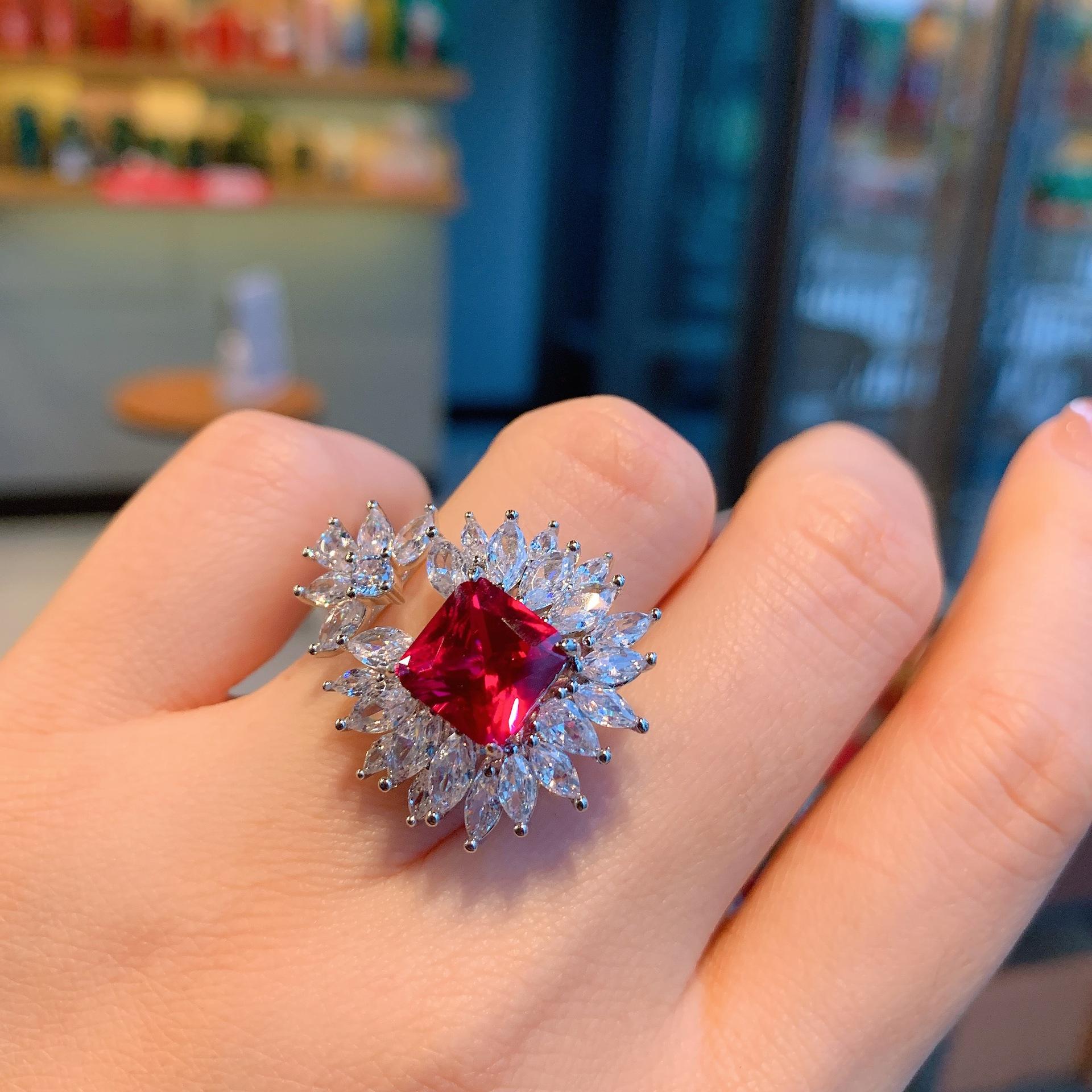 

European and American popular rings, women s fashion popular simulation, Hongbao Sapphire opening adjustment main stone 9 * 9