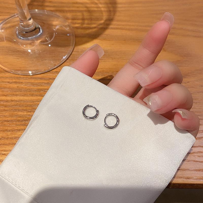 South Korean Elegant Zircon Hoop Earrings - Trendy, Versatile Plain Hoops with Love Design