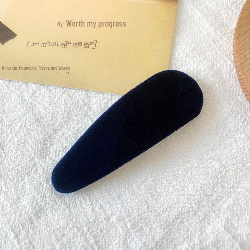 Korean Trendy Velvet Hairpin: Plush Bangs Clip for Fall/Winter