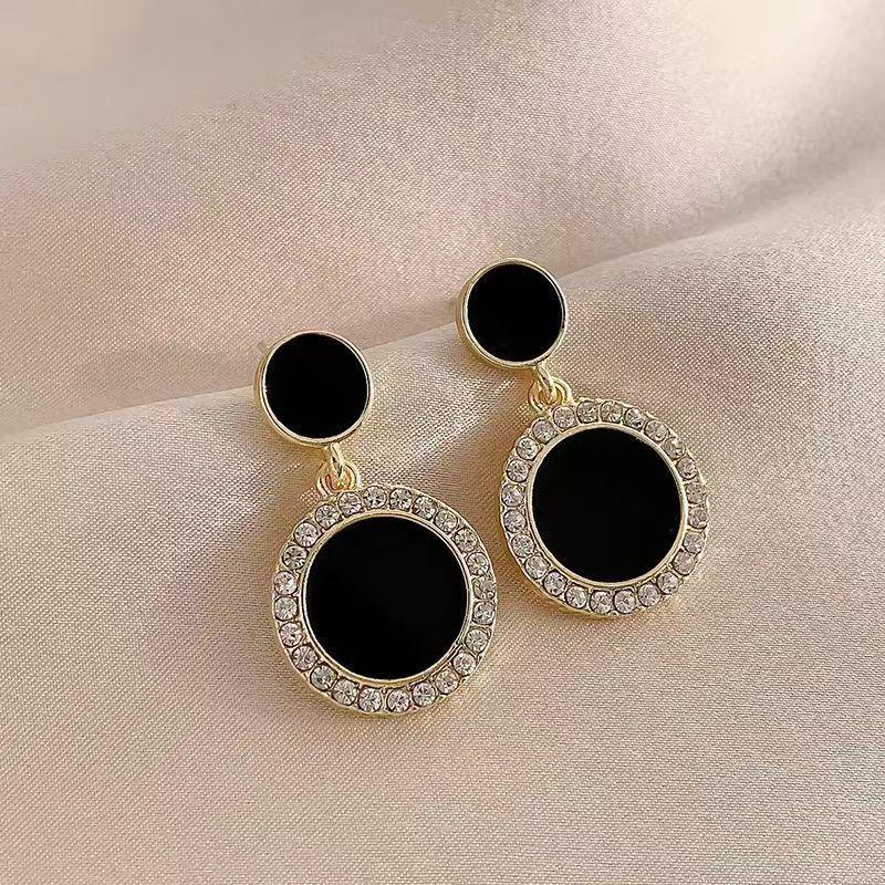 Elegant Black Diamond Silver Needle Earrings: High-End, Fashionable, Versatile Luxury