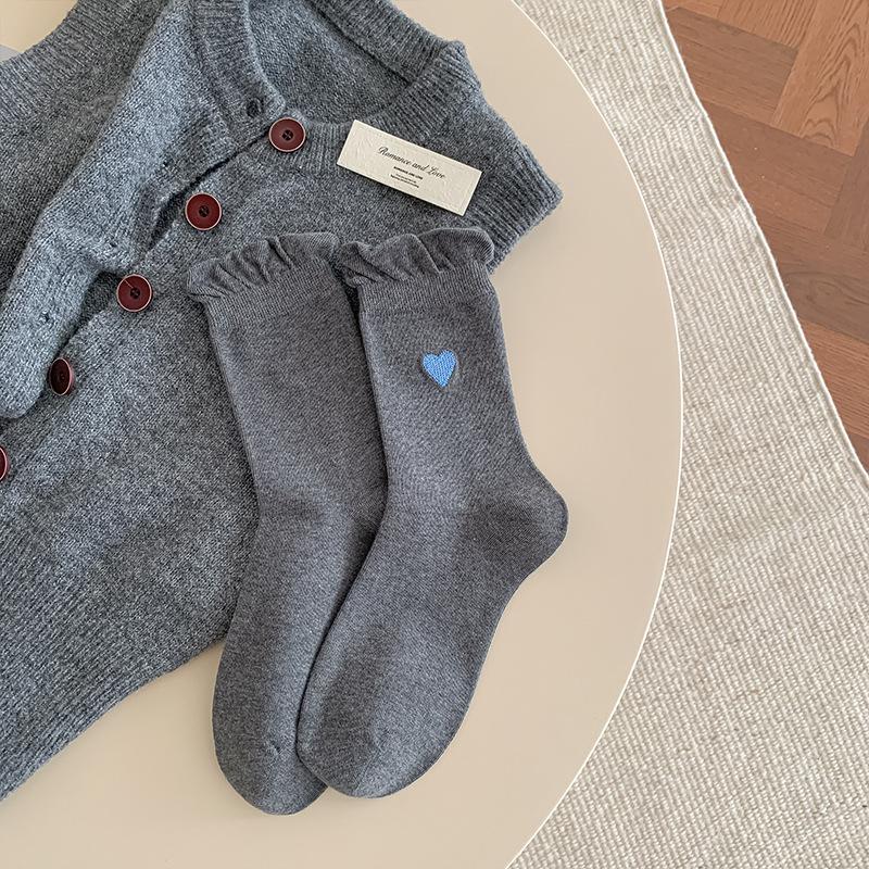 

Женские весенне-осенние милые вышитые носки-гольфы без косточек с любовным пузырчатым узором 1 pair темно серый