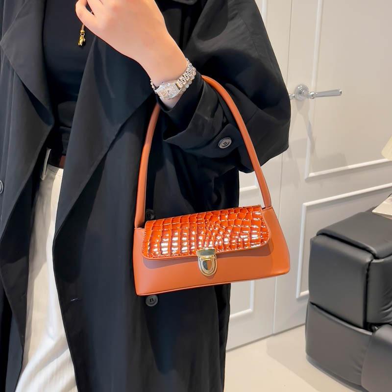 Popular baguette bag women's  new crocodile pattern splicing trend handbag fashionable shoulder bag