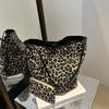 2025 autumn new large-capacity lazy wind leopard print tote bag casual relaxation personality Japanese and Korean practical shoulder bag