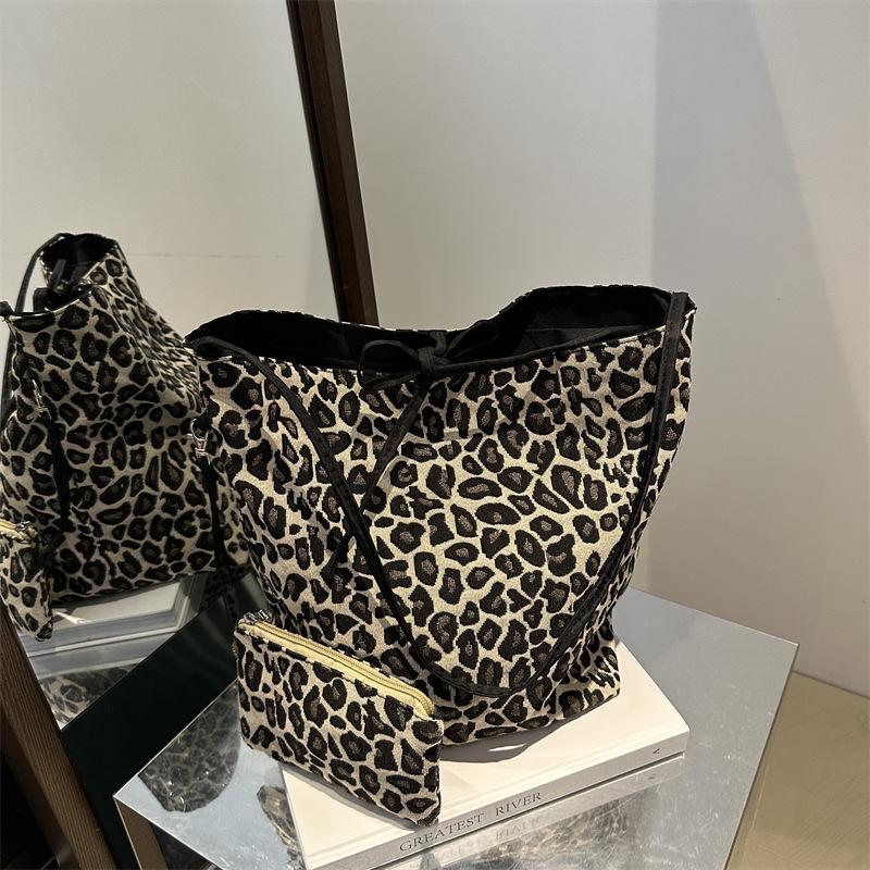 2025 Autumn New Large-capacity Lazy Wind Leopard Print Tote Bag Casual Relaxation Personality Japanese and Korean Practical Shoulder Bag