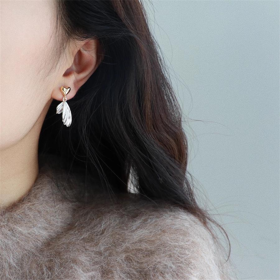 Gold and silver contrasting color love fish tail stud earrings s925 silver niche light luxury earrings temperament versatile earrings