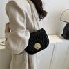 Nischen-Design-Tasche Herbsttasche Damenmode Einfache Umhängetasche Freizeit-Pendler-Umhängetasche Damen-Tasche
