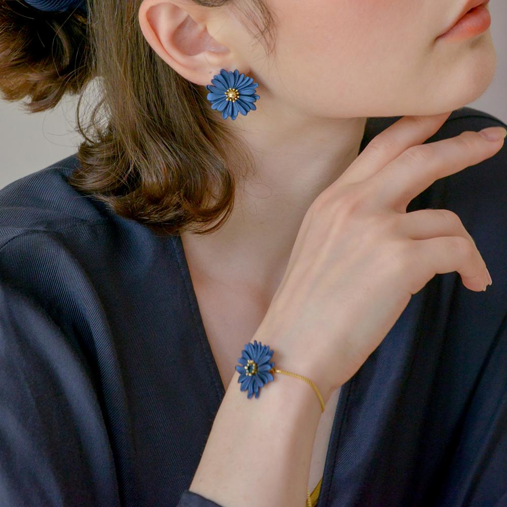 Dana Burton Daisy Flower Stud Earrings