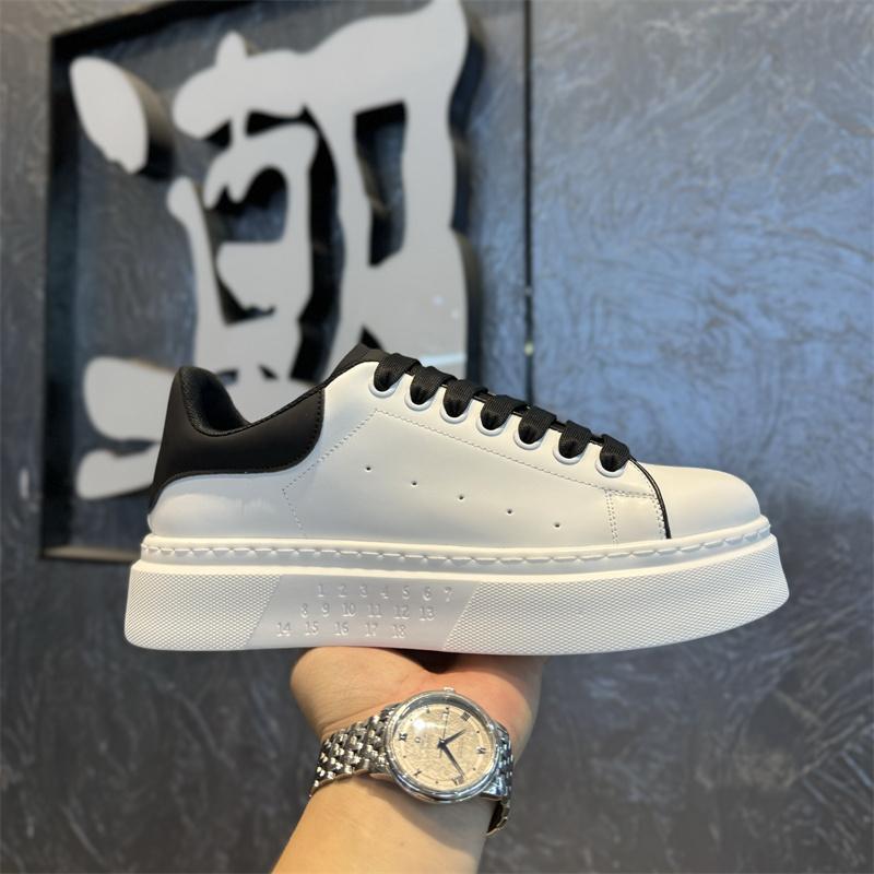 Men 's Casual Four Seasons Fashion Skateboarding Students Comfortable Sneakers Boys Trending Soft Sole Breathable Shoes