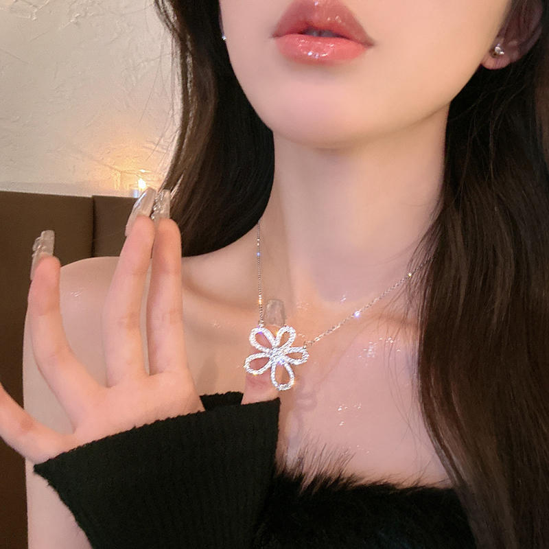 Micro-inlaid zircon five-petaled flower necklace light luxury niche women's design sense clavicle chain trendy versatile high sense