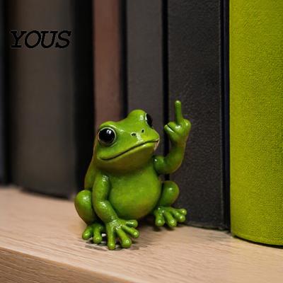 Miniature Resin Gorilla Ornaments Gorilla/Frog Figurine, Animal Ornament, Funny Gesture Statue Small Car Dashboard Accessories for Desktop Decor, Cute
