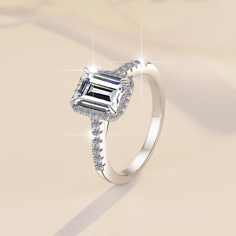 Factory  Price GRA Certificate S925 Sterling Silver Emerald Cut 2 Carat VVs1 Moissanite Engagement Ring for Women