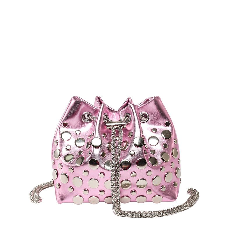 Personalized rivet bag women's spring summer new 2025 Korean version fashion niche shoulder bag chain crossbody bucket bag