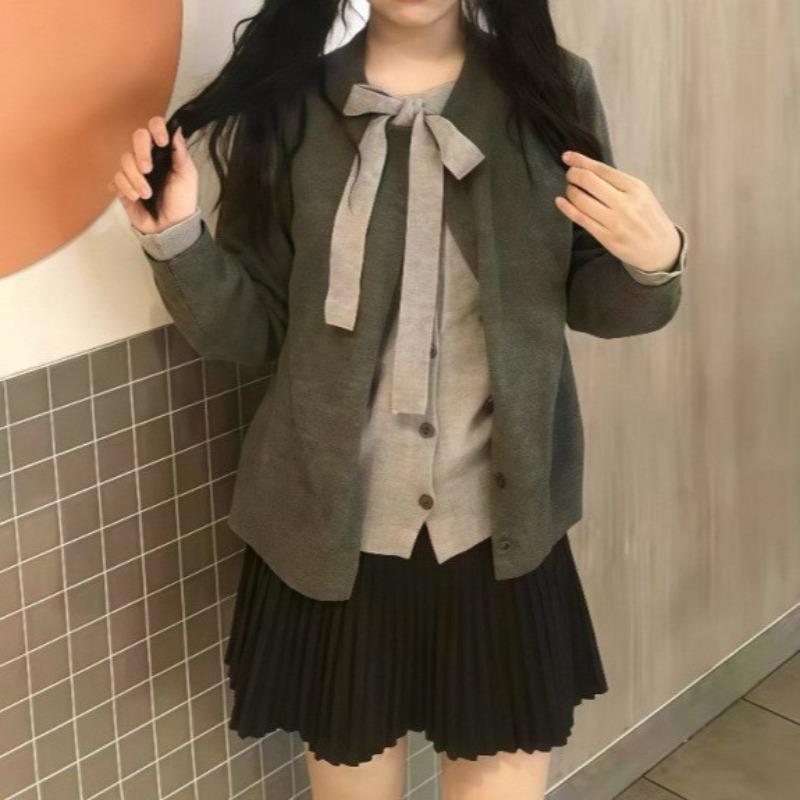 

Contrasting color fake two-piece splicing knitted sweater autumn new gentle wind wear cardigan sweater jacket women One size