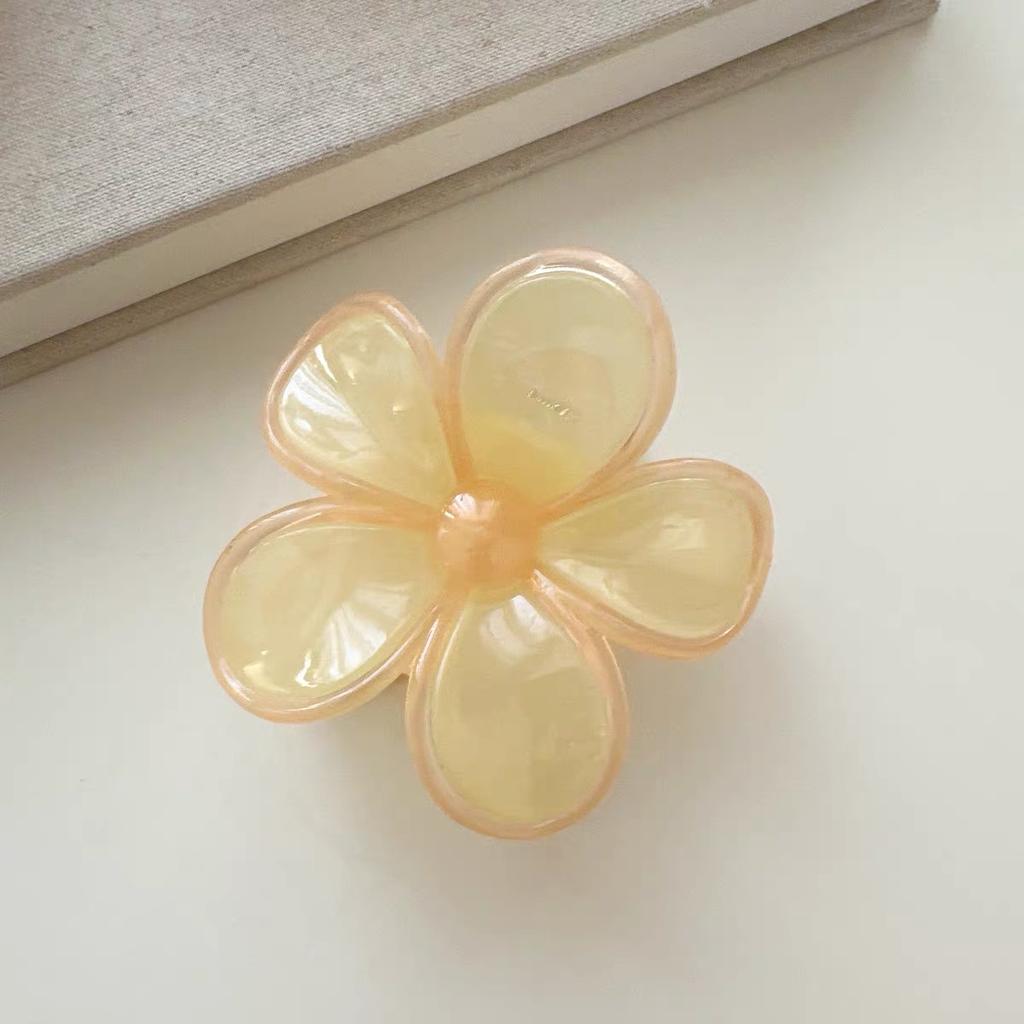 Summer Flower Hair Claw Clips Plastic Egg Flowers Shark Clip Jelly Color Hair Clamps Grab Sweet Women Hair Accessories