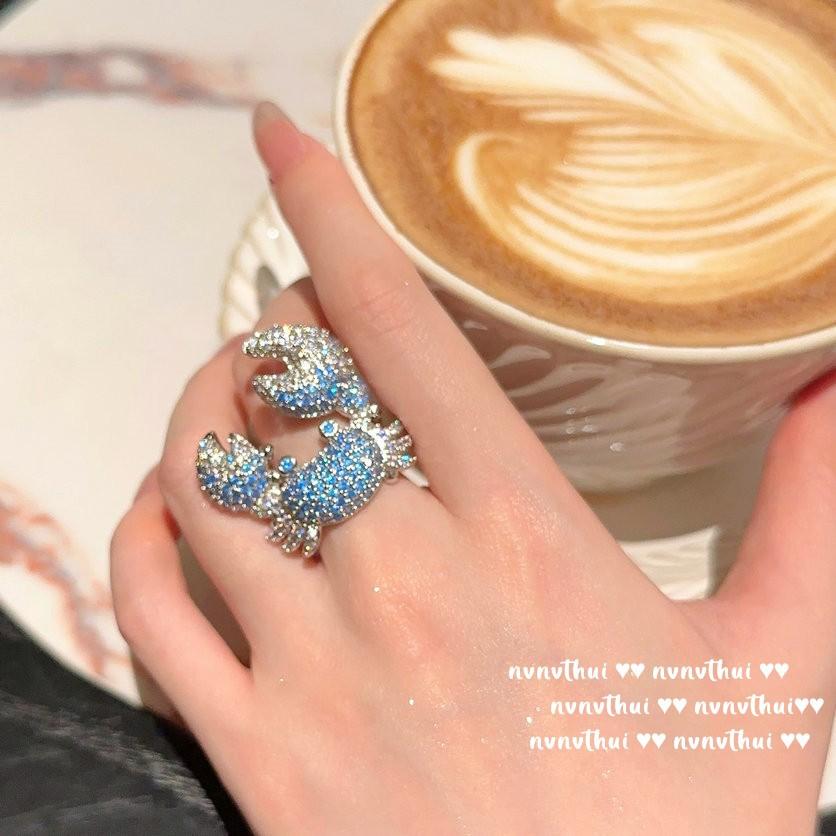 

Кольцо с камнем в виде краба через океан, Винтажное ощущение, Покрыто 18-каратным золотом, Постепенное изменение цвета на аквамариновый, Кольцо с цирконами в виде кита