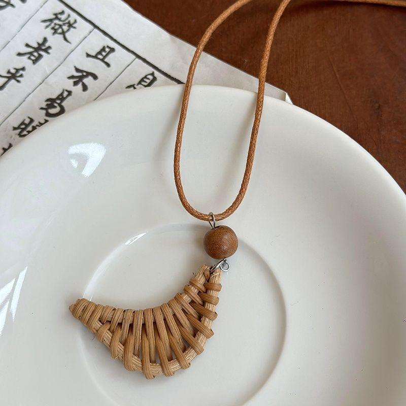 

New Bohemian Handmade Wooden Straw Woven Heart Moon Long Pendant Necklaces Adjustable Rope Chain Chokers For Women Birthday Gift
