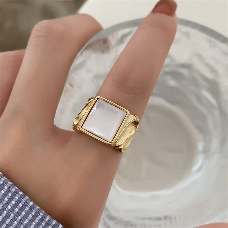 Fashion 18K Gold Plated Retro Shell Ring - European & American Style