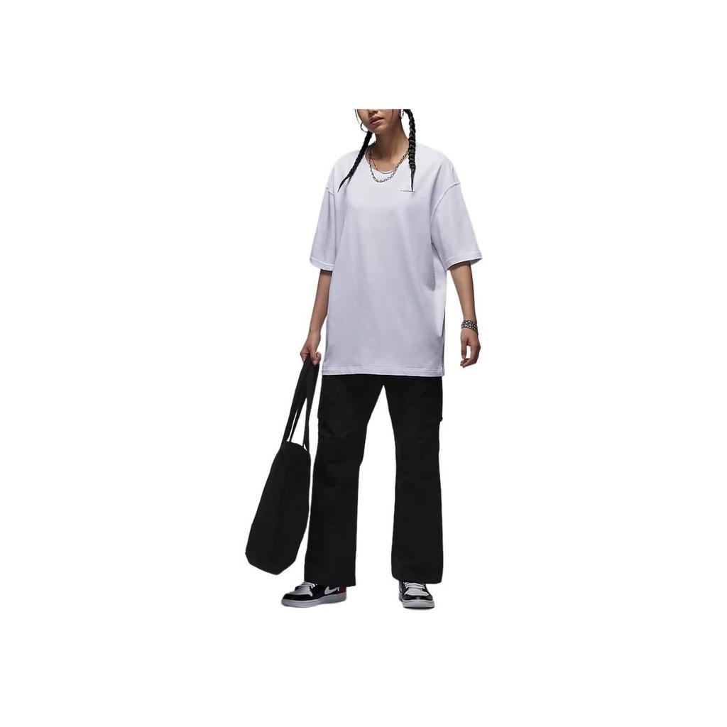 Jordan Essentials Miękka Wygodna Luźny Krój T-Shirt z Krótkim Rękawem i Okrągłym Dekoltem Damskie topy Biały HM4373100