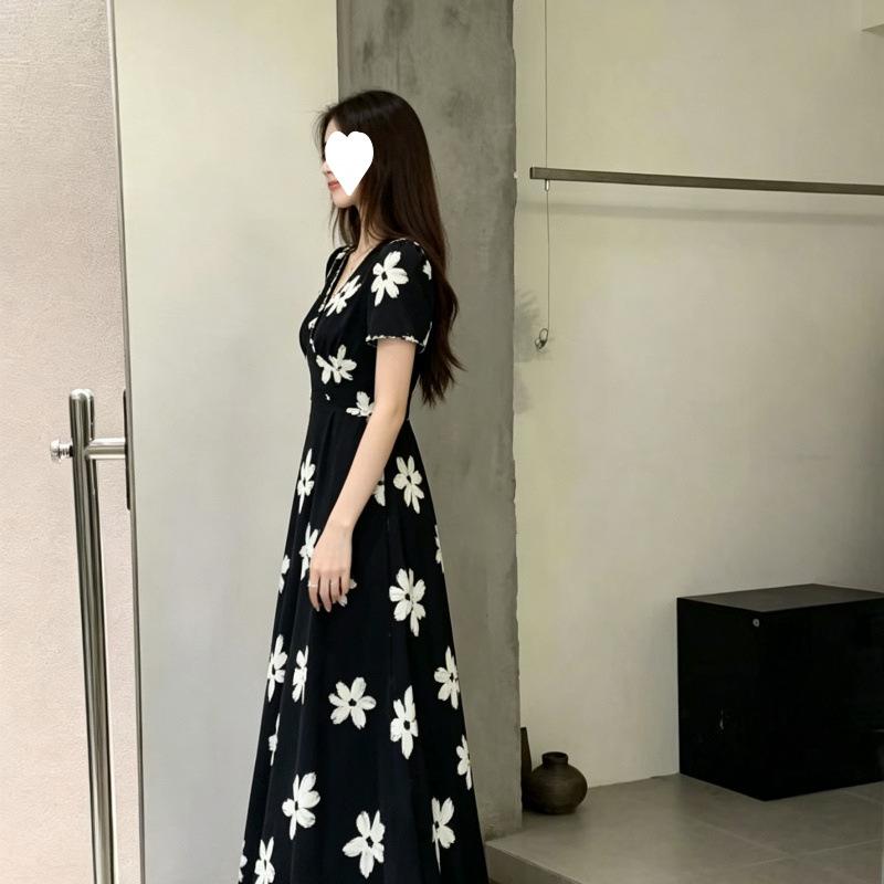 Summer French V-neck floral dress women's short-sleeved waist pendulum long dress flowers show thin vacation gentle temperament
