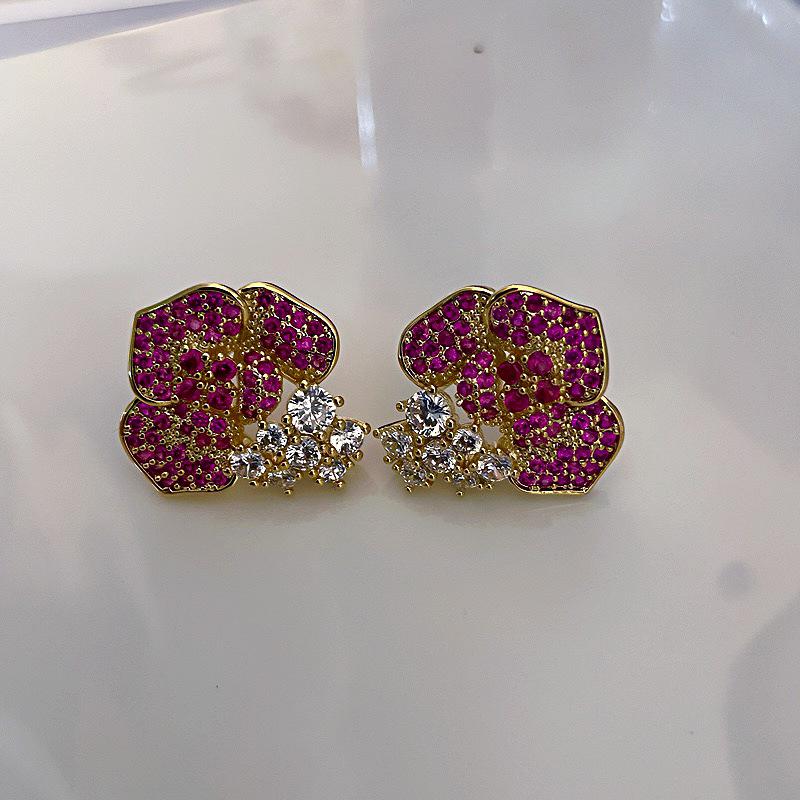 

European & American Minimalist Rose Earrings: Luxe Three-Dimensional Zircon Studs